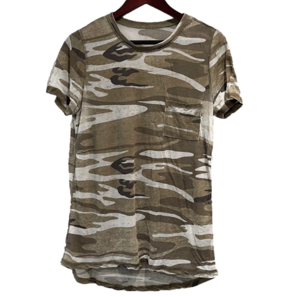 Women’s sheer lightweight Camo tee size Large